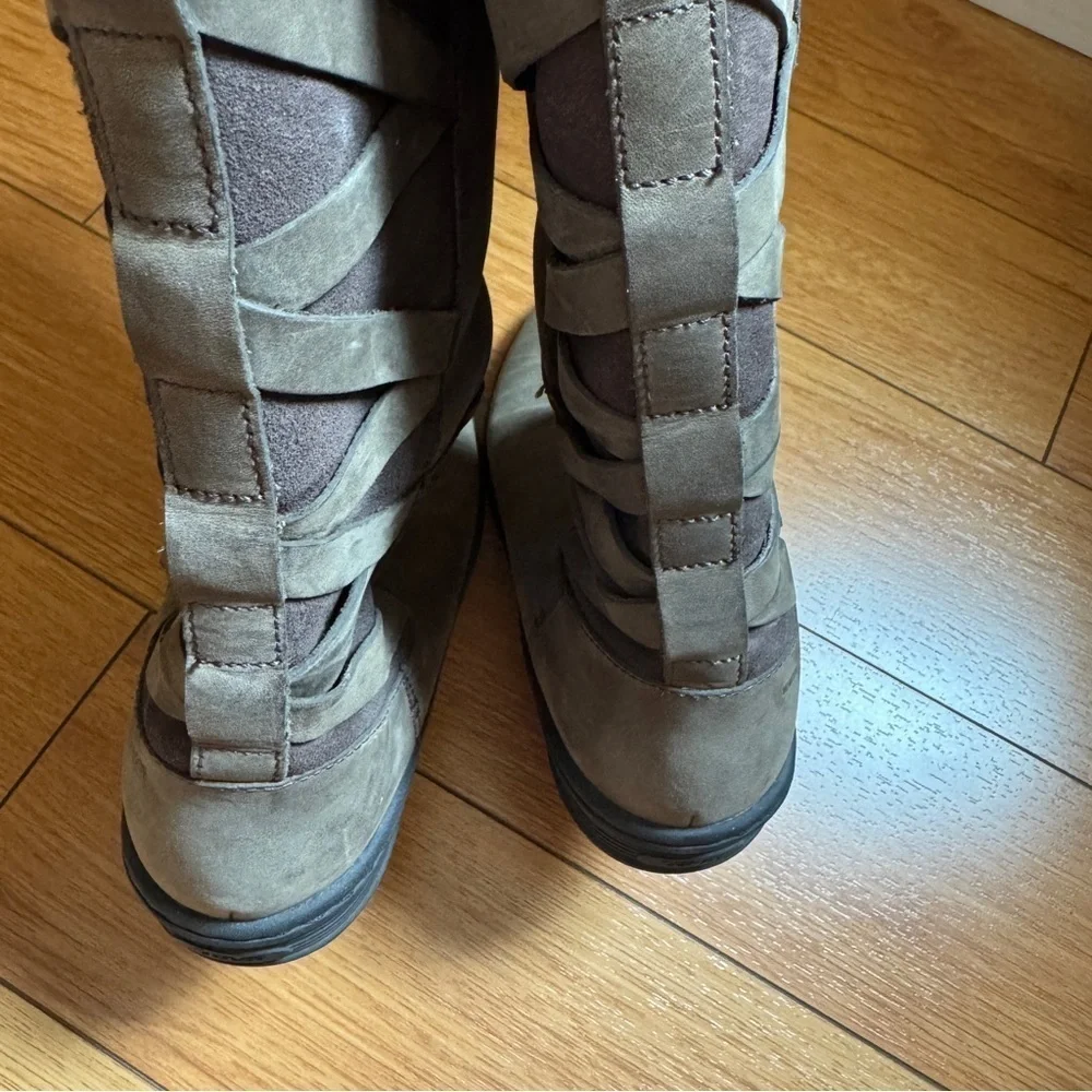 Teva Figueroa Olive Green Leather Fleece Lining Waterproof Boot Size 8